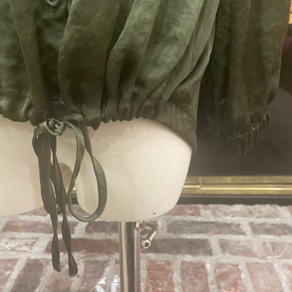 Long bishop sleeve olive green button down top / XS / Excellent condition - Picture 9 of 17